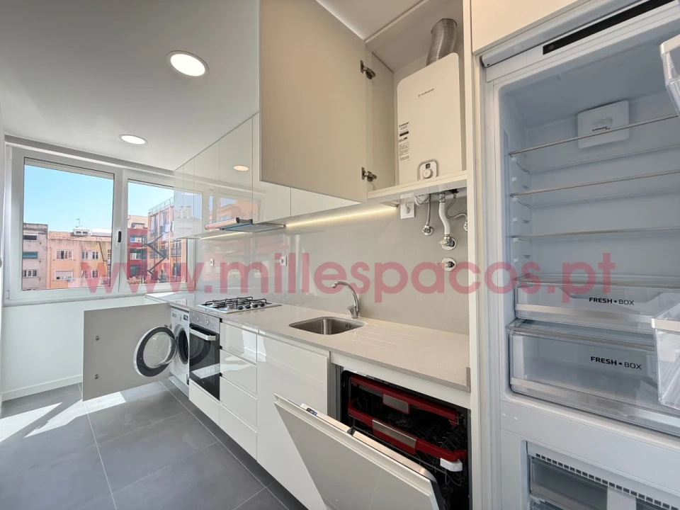Apartamento T2 para Arrendamento em Campo de Ourique Foto 2