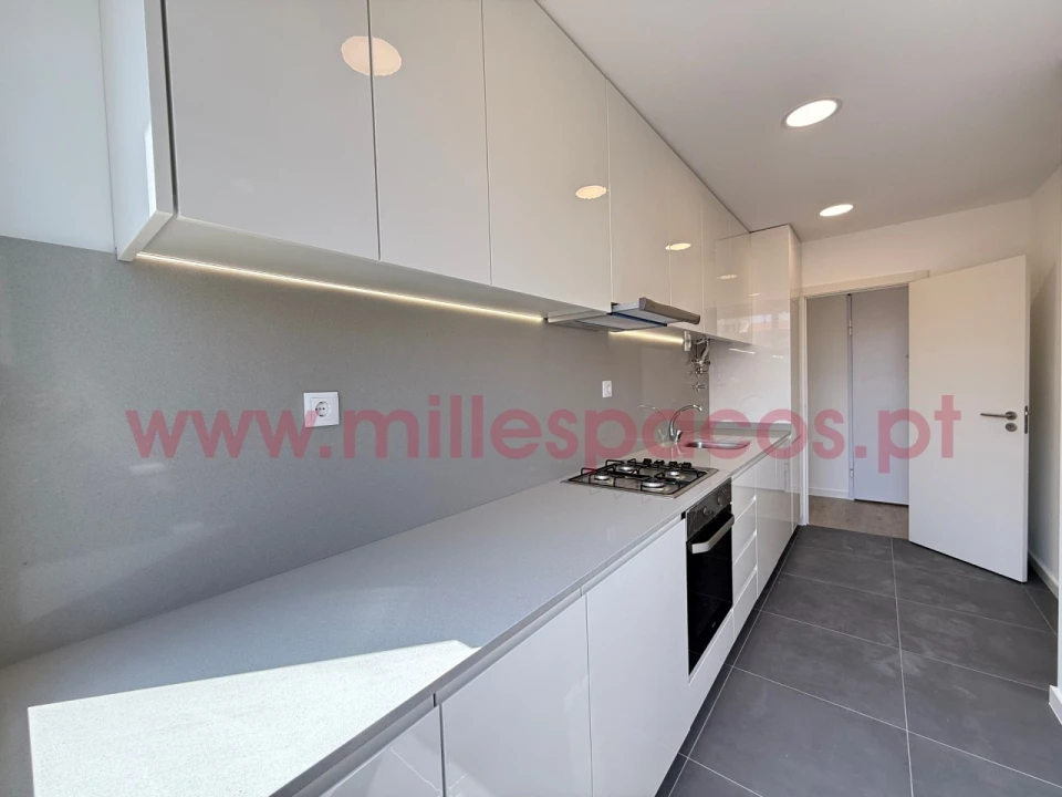 Apartamento T2 para Arrendamento em Campo de Ourique Foto 3