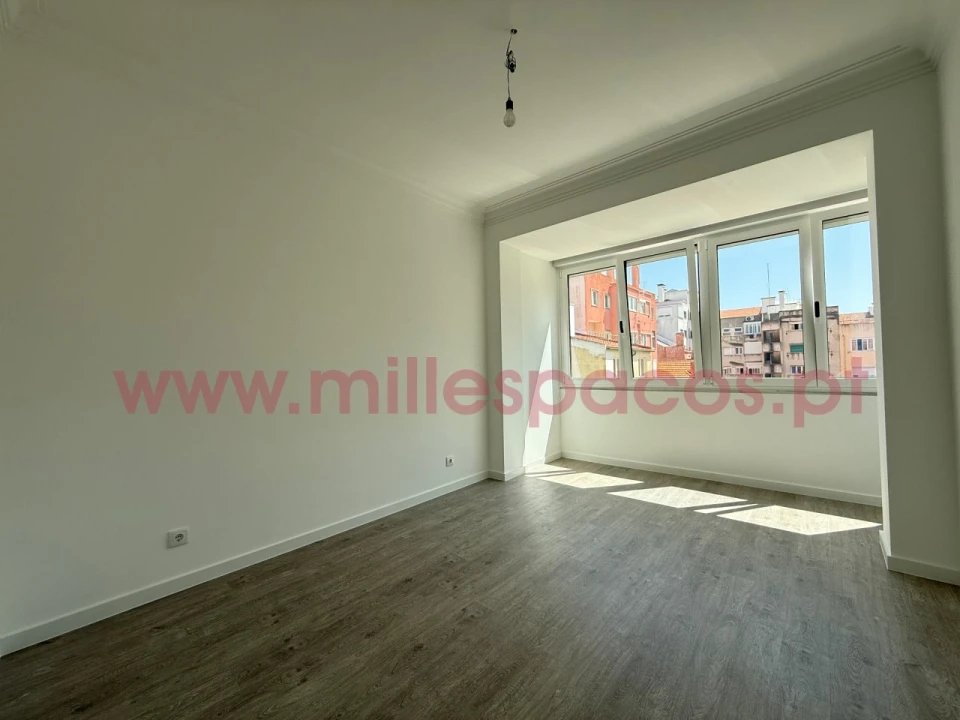 Apartamento T2 para Arrendamento em Campo de Ourique Foto 4