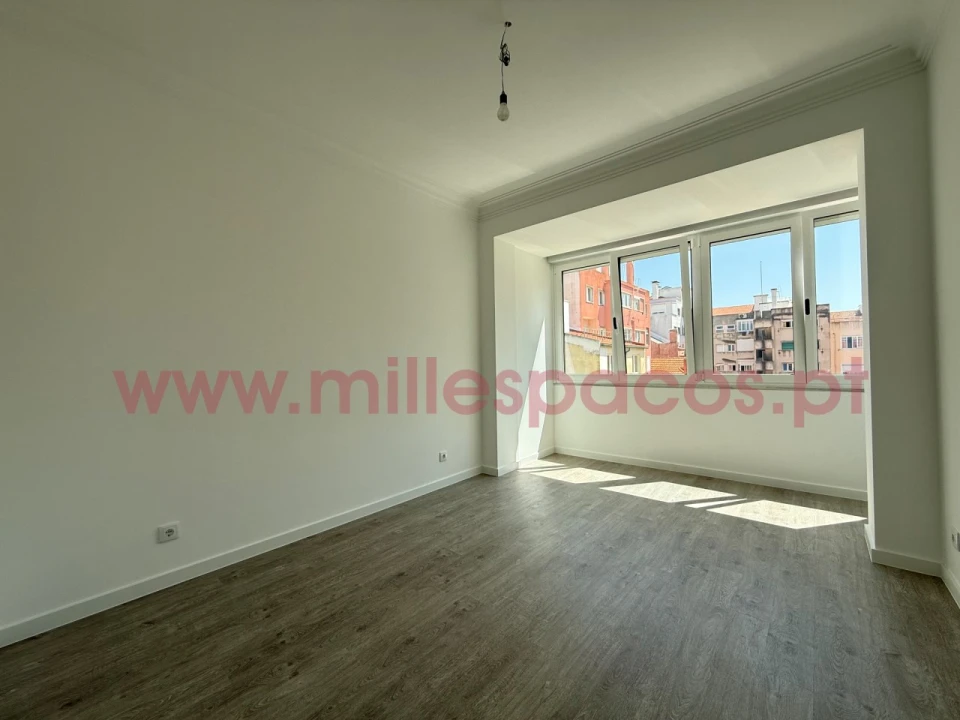 Apartamento T2 para Arrendamento em Campo de Ourique Foto 5
