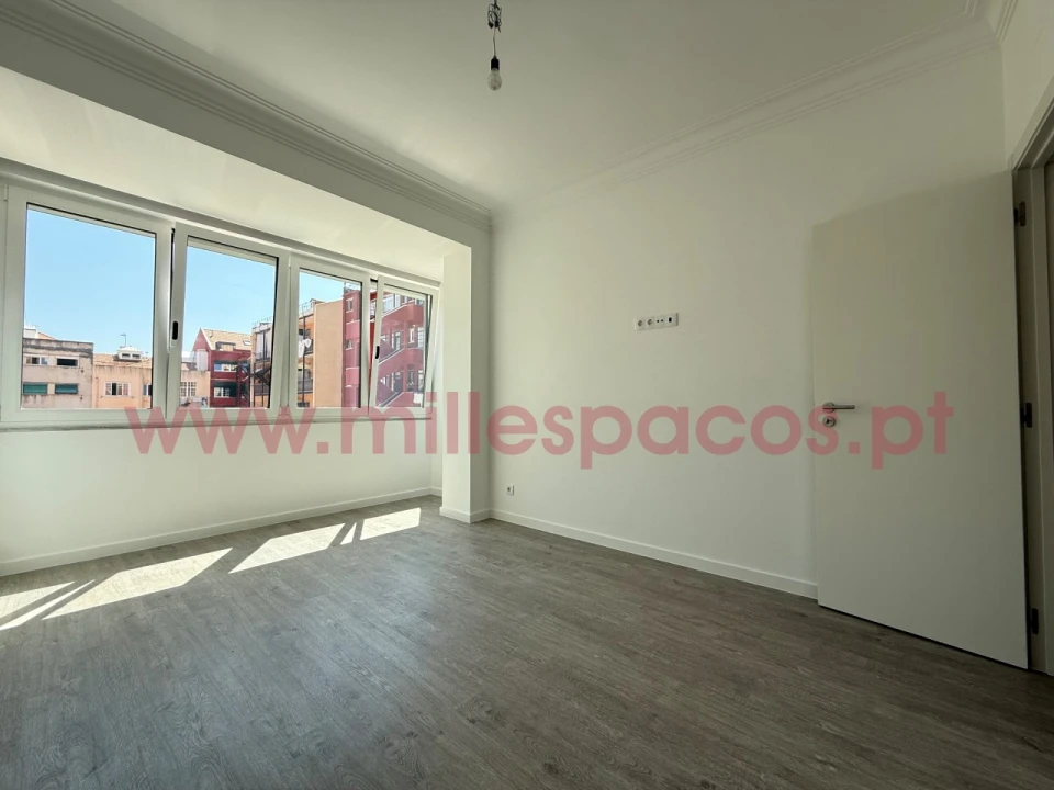 Apartamento T2 para Arrendamento em Campo de Ourique Foto 6