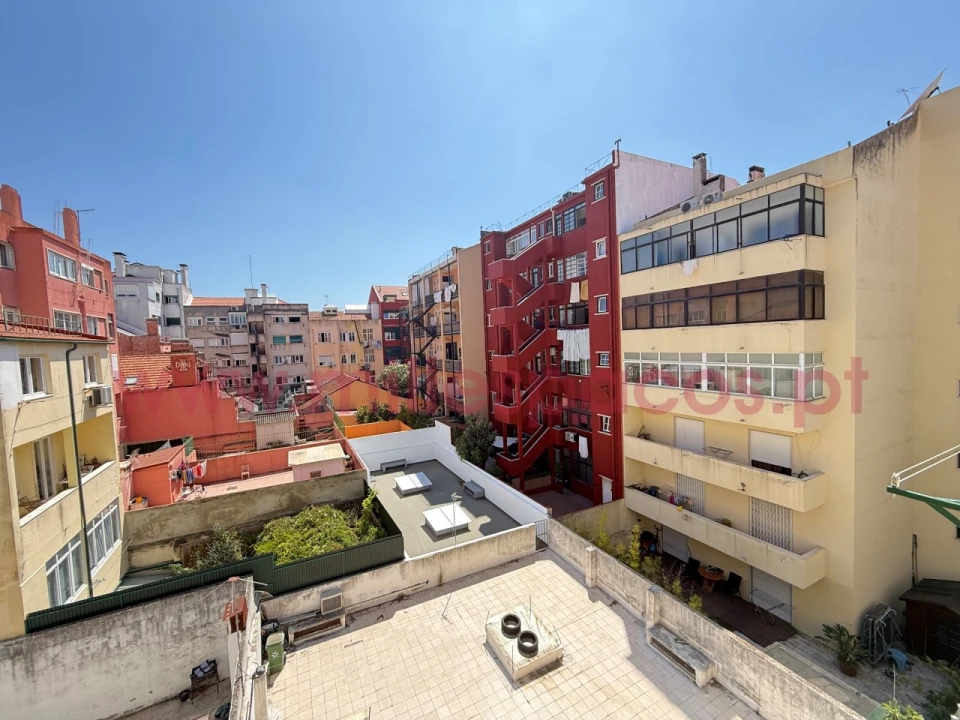 Apartamento T2 para Arrendamento em Campo de Ourique Foto 7