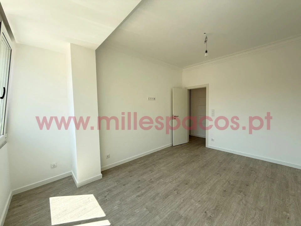 Apartamento T2 para Arrendamento em Campo de Ourique Foto 8