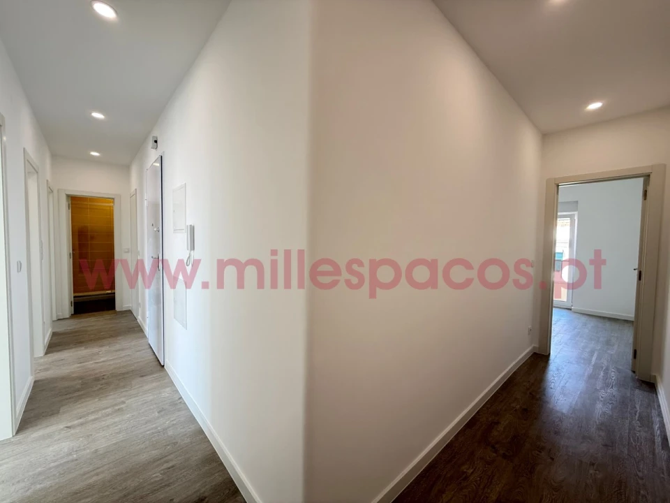 Apartamento T2 para Arrendamento em Campo de Ourique Foto 9