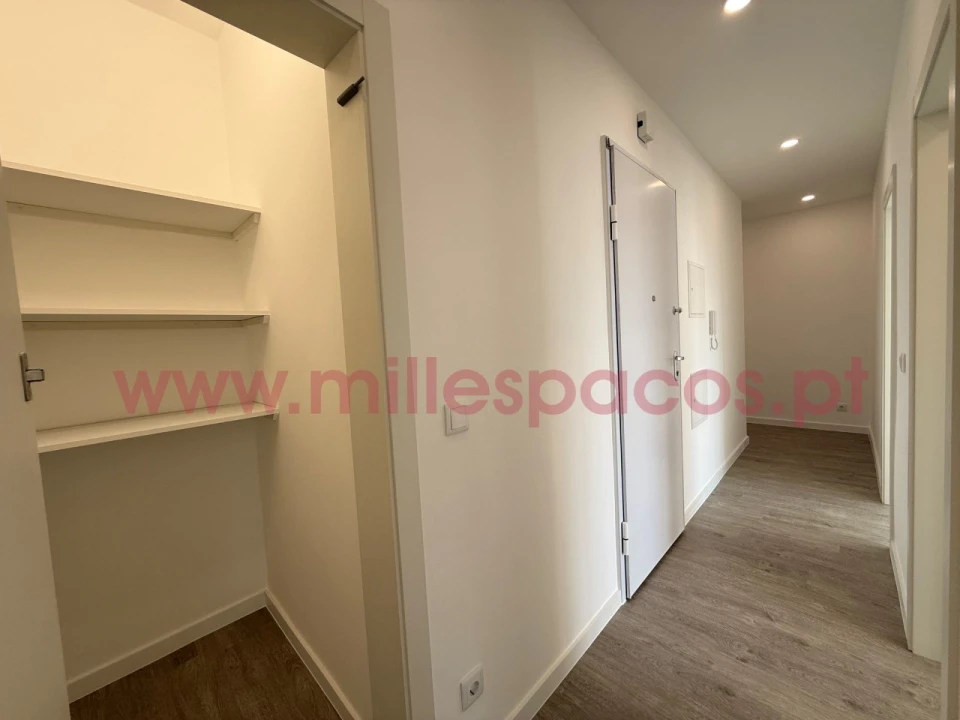 Apartamento T2 para Arrendamento em Campo de Ourique Foto 10