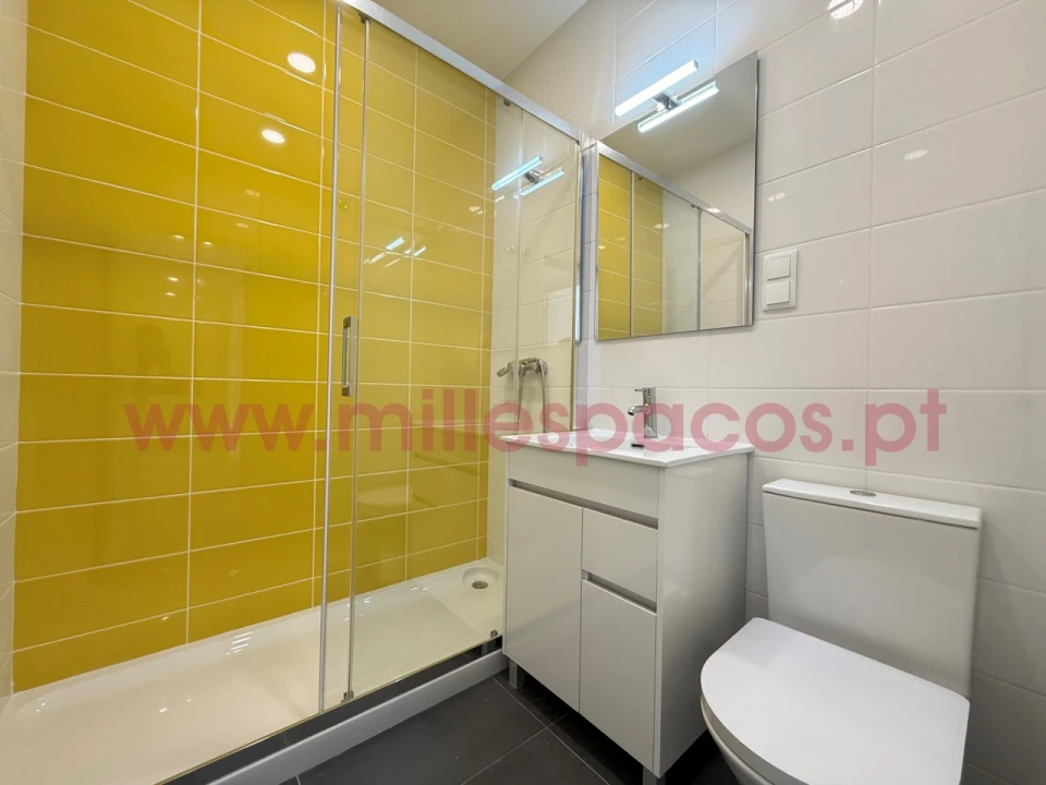 Apartamento T2 para Arrendamento em Campo de Ourique Foto 12