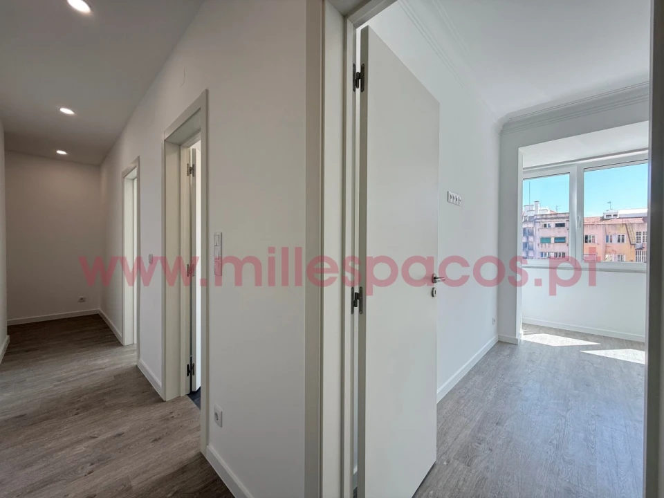 Apartamento T2 para Arrendamento em Campo de Ourique Foto 14