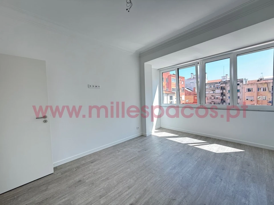 Apartamento T2 para Arrendamento em Campo de Ourique Foto 16