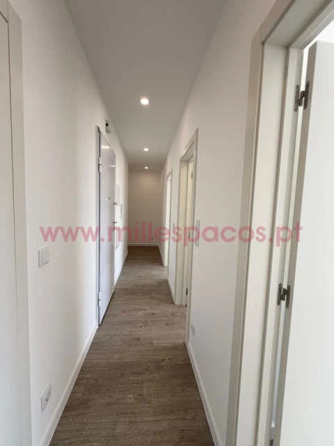 Apartamento T2 para Arrendamento em Campo de Ourique