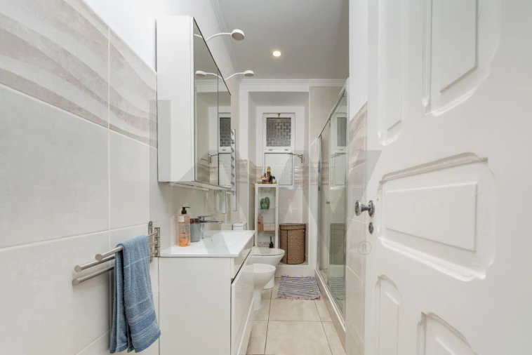 Apartamento T5 para Venda em Santo António Foto 12