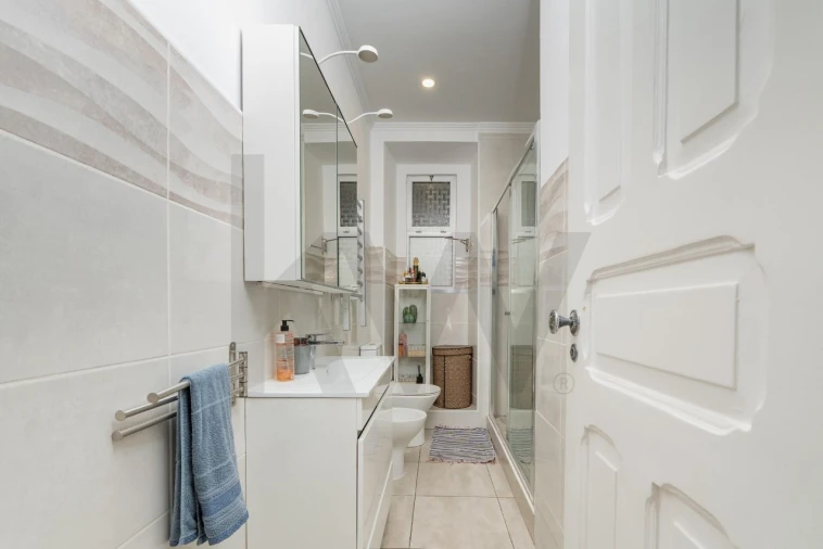 Apartamento T5 para Venda em Santo António Foto 12