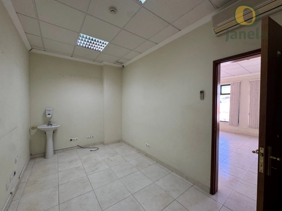Loja para Venda em Faro (Sé e São Pedro) Foto 10