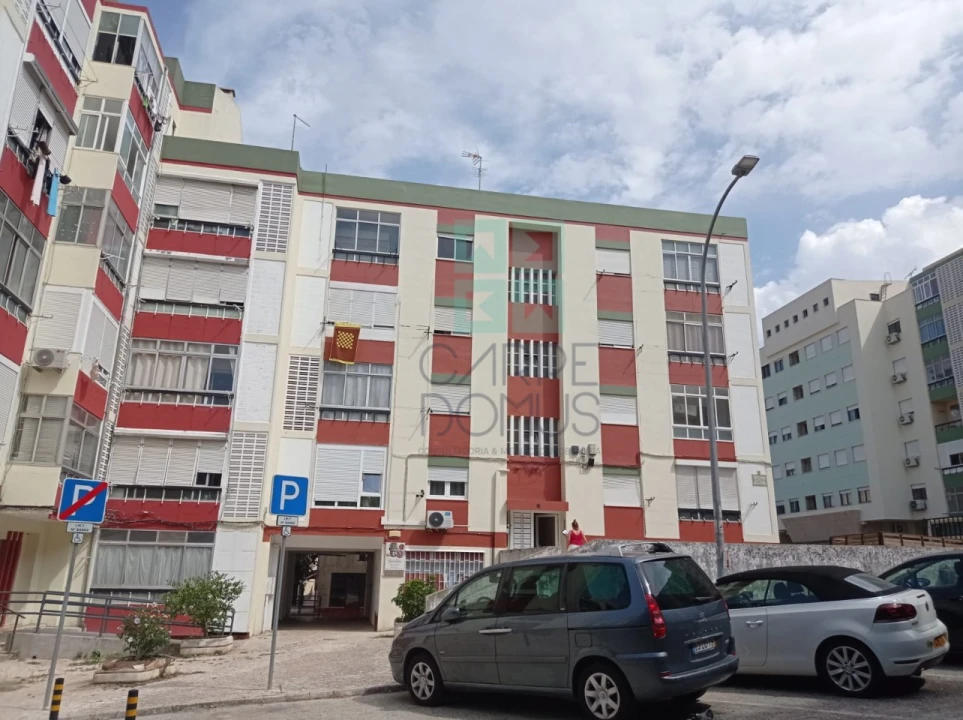 Apartamento T2 para Venda em Águas Livres Foto 1