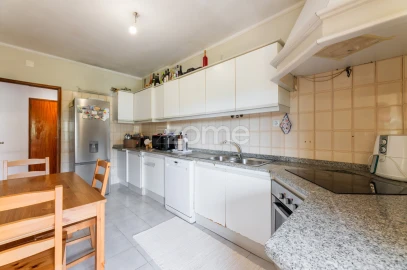 Apartamento T2 para Venda em Ferreiros e Gondizalves