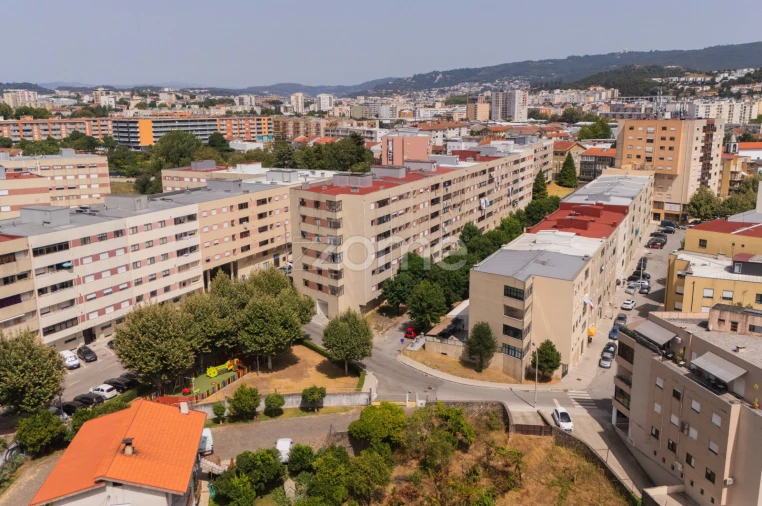 Apartamento T2 para Venda em Ferreiros e Gondizalves Foto 13