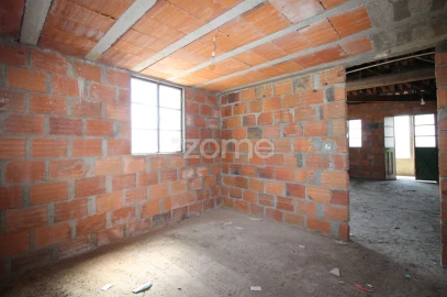 Moradia T6 para Venda em Noura e Palheiros