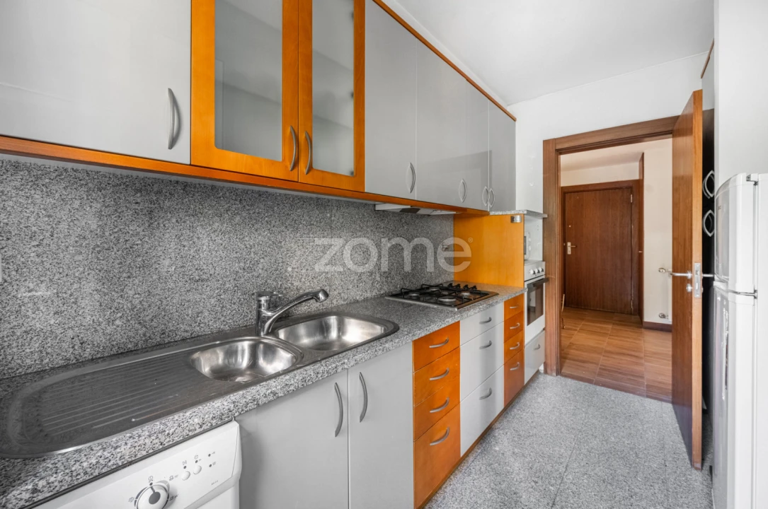 Apartamento T1 para Venda em Lordelo do Ouro e Massarelos Foto 6