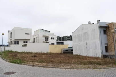 Terreno para Venda em Castêlo da Maia