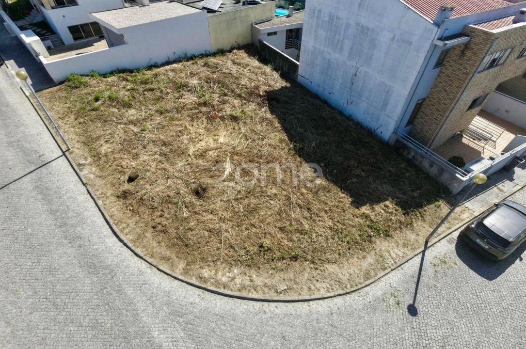Terreno para Venda em Castêlo da Maia Foto 9