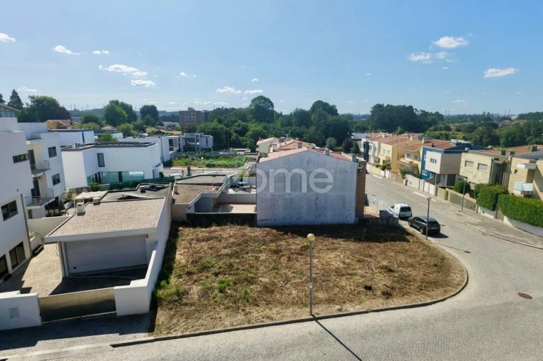 Terreno para Venda em Castêlo da Maia Foto 4