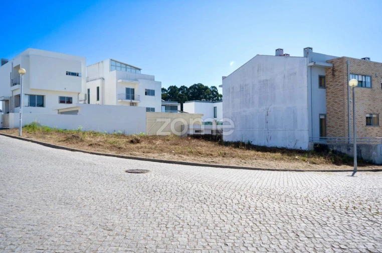 Terreno para Venda em Castêlo da Maia Foto 3