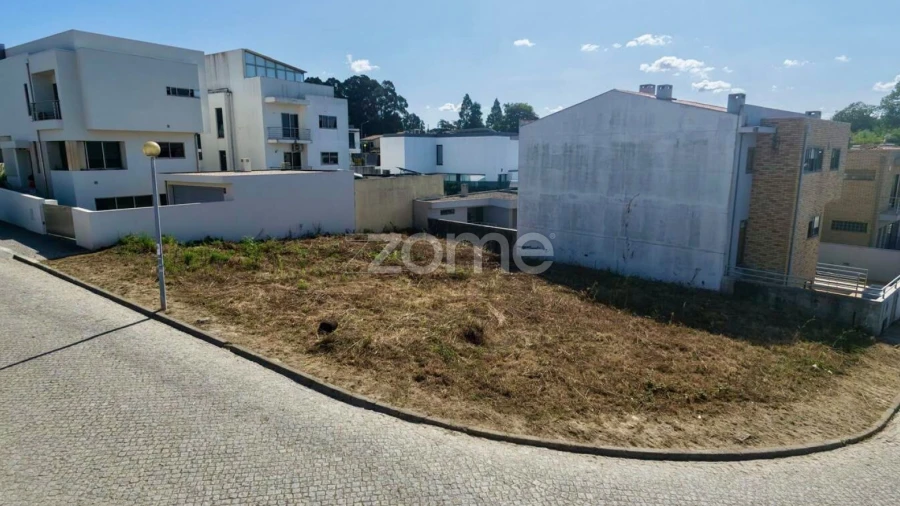 Terreno para Venda em Castêlo da Maia