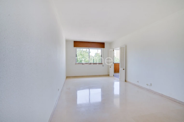 Apartamento T2 para Arrendamento em Lumiar Foto 11