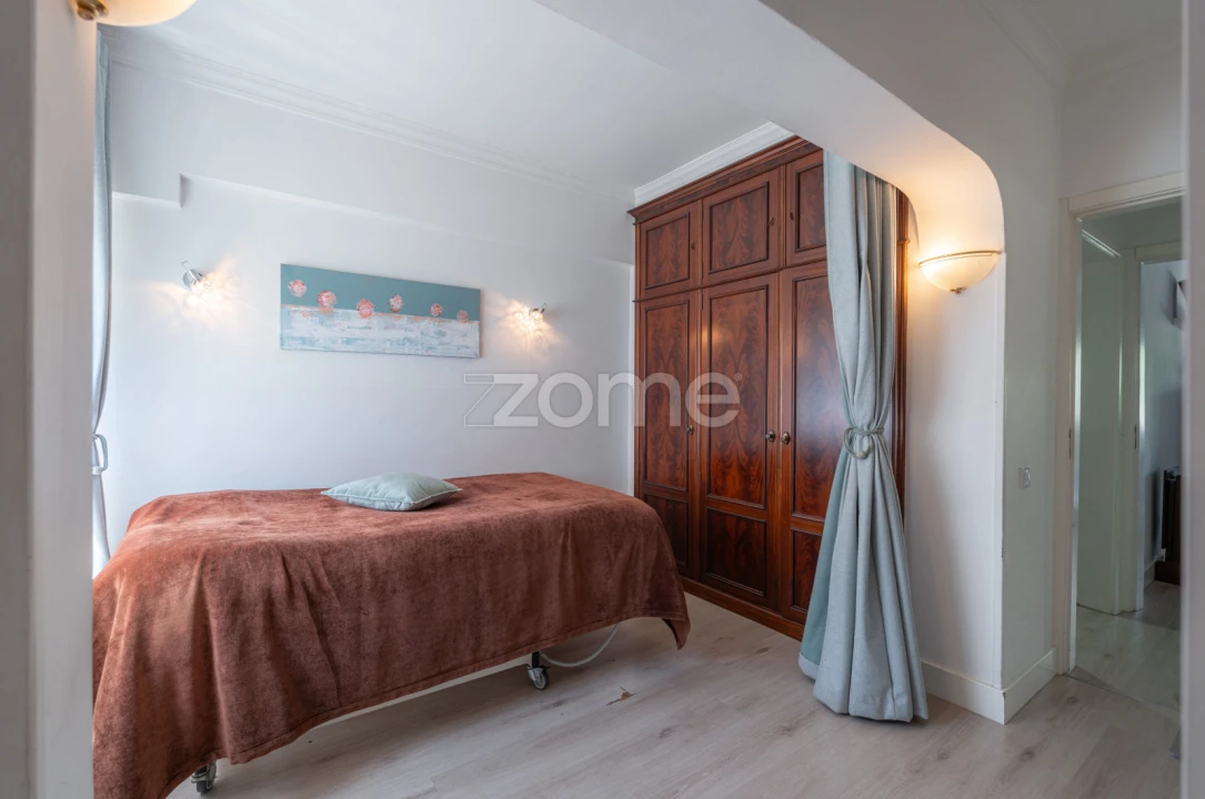 Apartamento T2 para Venda em Santo Antonio dos Olivais Foto 3