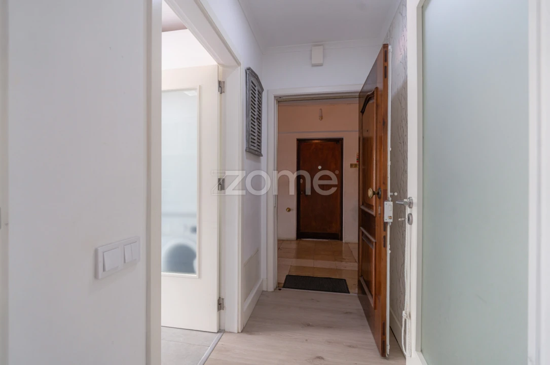 Apartamento T2 para Venda em Santo Antonio dos Olivais Foto 11