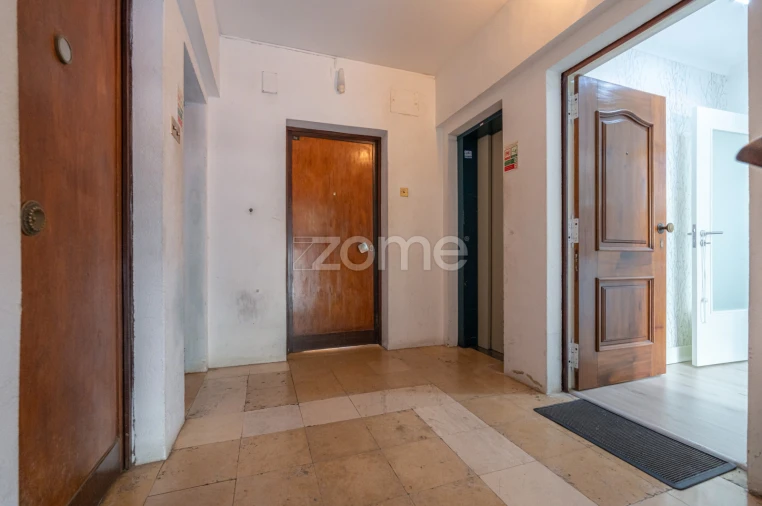 Apartamento T2 para Venda em Santo Antonio dos Olivais Foto 9