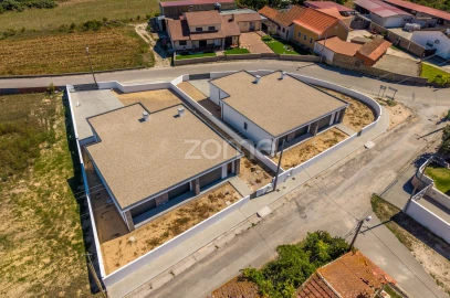 Moradia T3 para Venda em Souto da Carpalhosa e Ortigosa