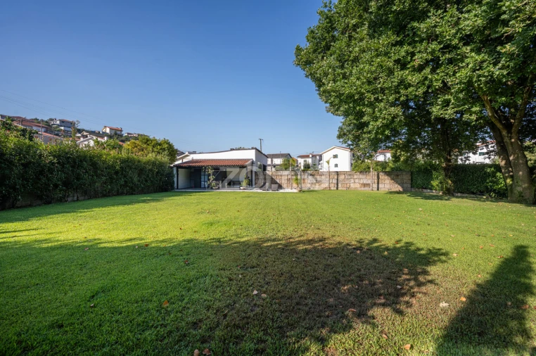 Terreno para Venda em Vilarinho Foto 8