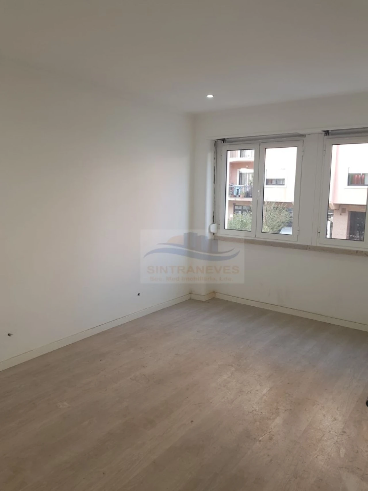 Apartamento T1 para Venda em Venteira Foto 6