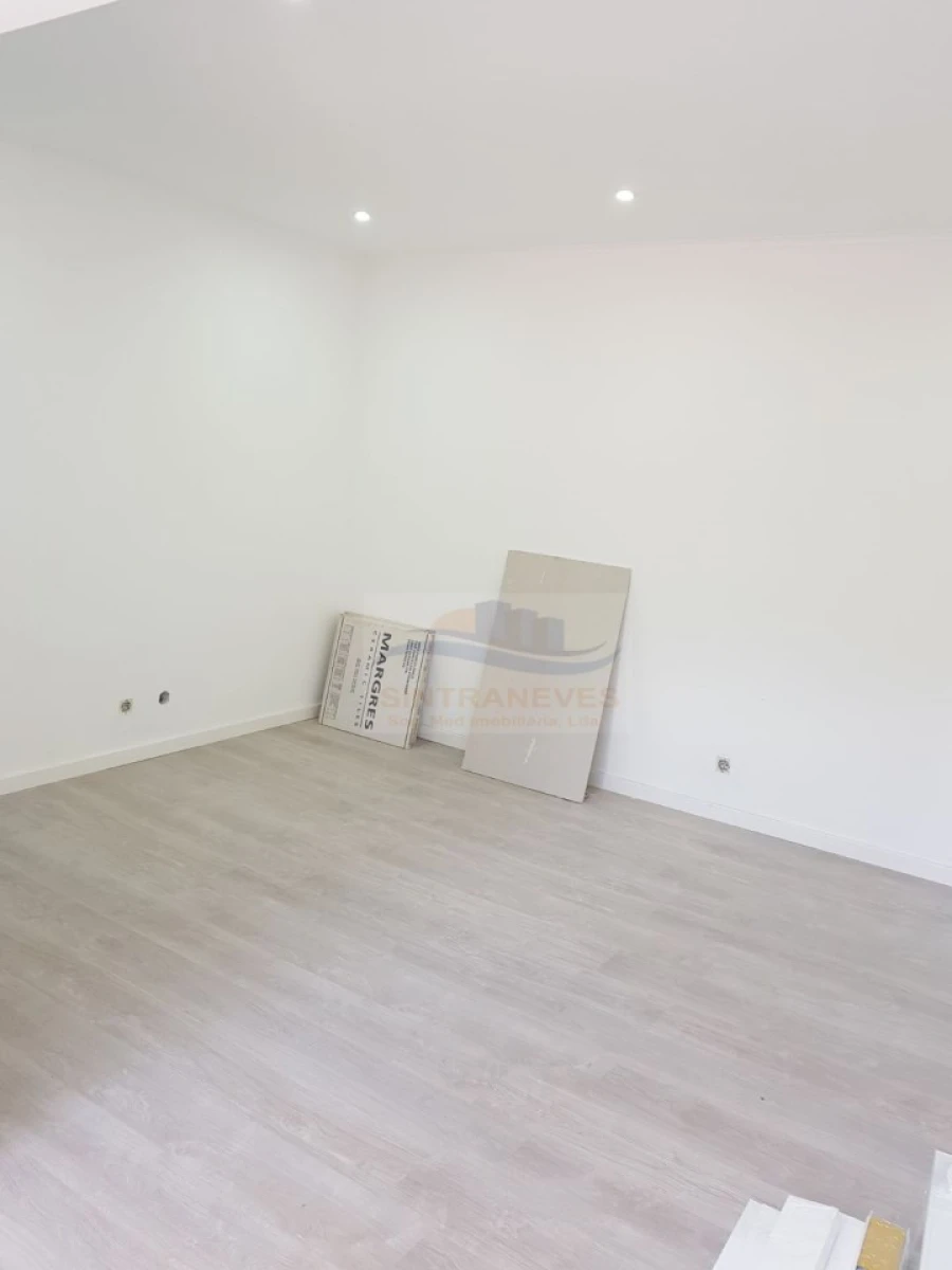 Apartamento T1 para Venda em Venteira Foto 5