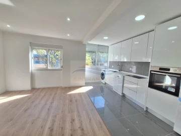 Apartamento T2 para Venda em Venteira