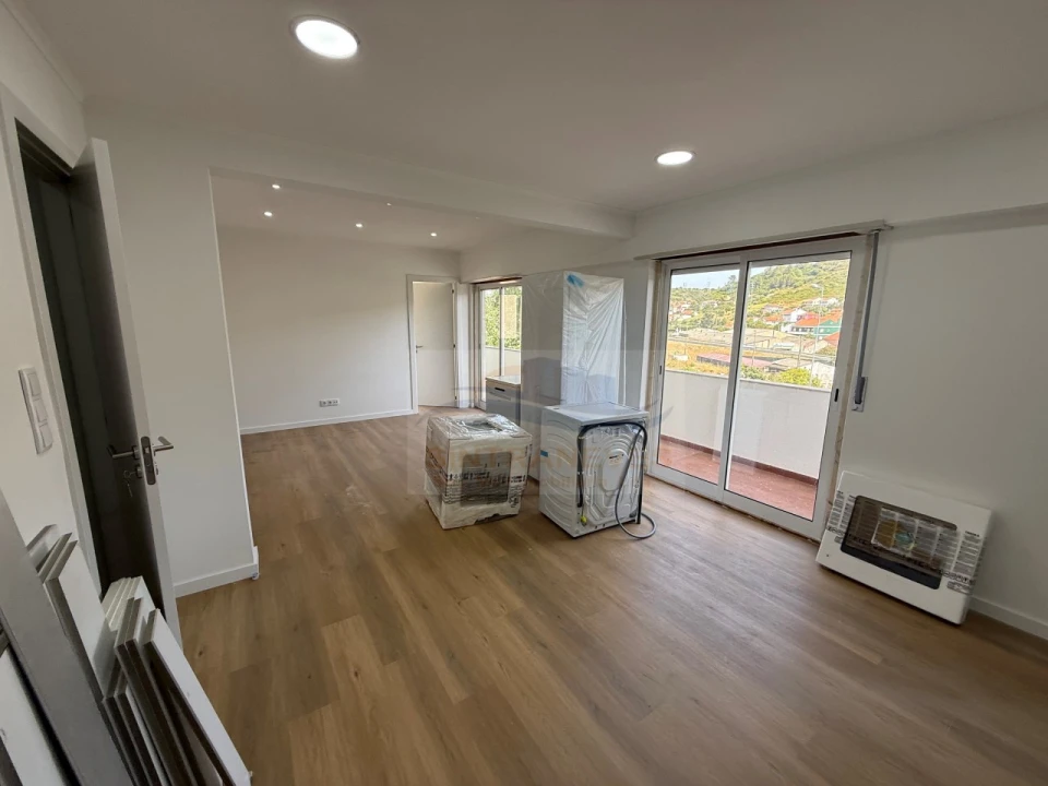 Apartamento T2 para Venda em Odivelas Foto 2