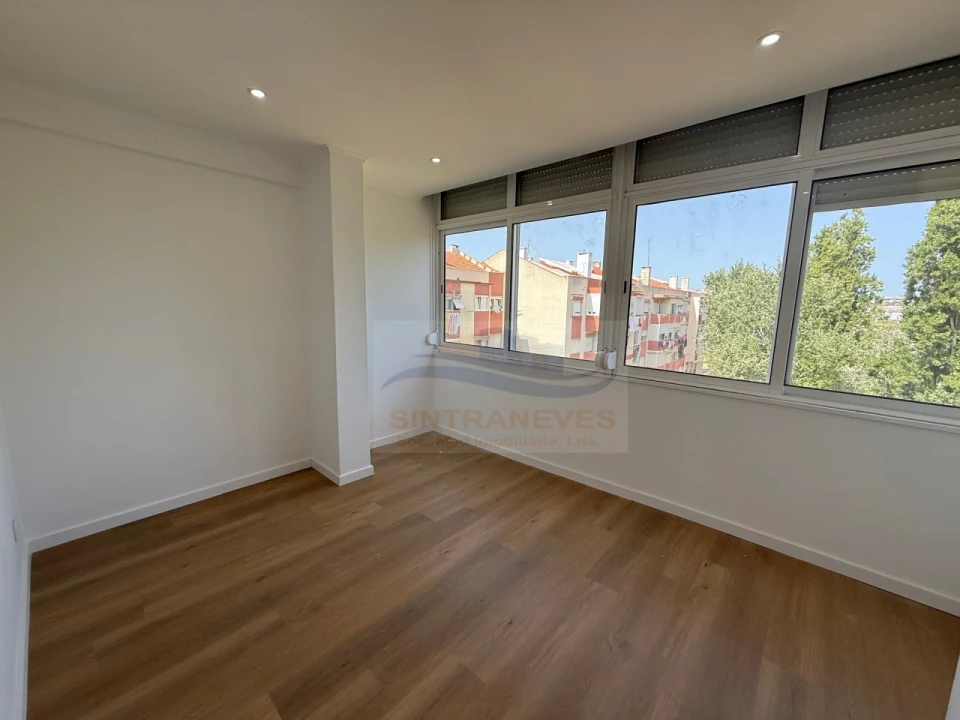 Apartamento T2 para Venda em Odivelas Foto 9