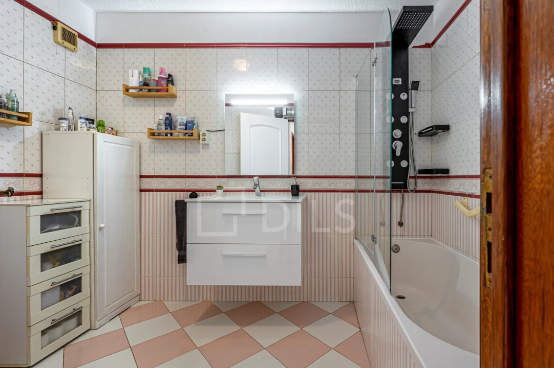 Apartamento T4 para Venda em Sines Foto 18