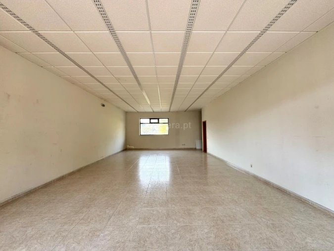 Loja para Arrendamento em Gondomar (São Cosme), Valbom e Jovim Foto 4