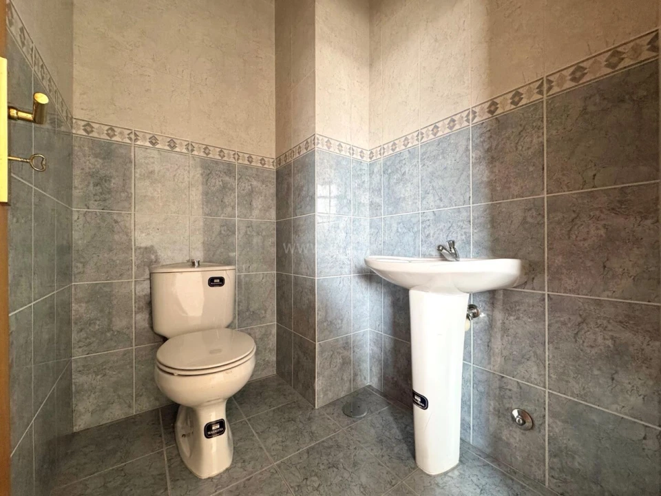 Loja para Arrendamento em Gondomar (São Cosme), Valbom e Jovim Foto 3