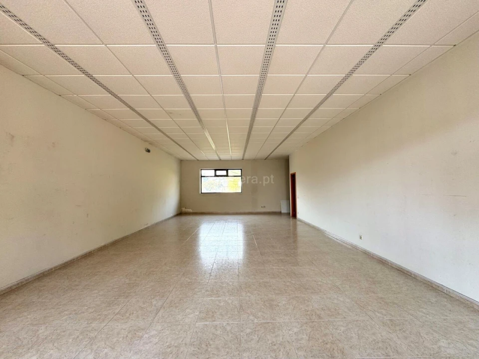 Loja para Arrendamento em Gondomar (São Cosme), Valbom e Jovim Foto 4
