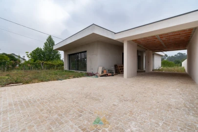Moradia T3 para Venda em Geraz do Lima (Santa Maria, Santa Leocádia, Moreira), Deão