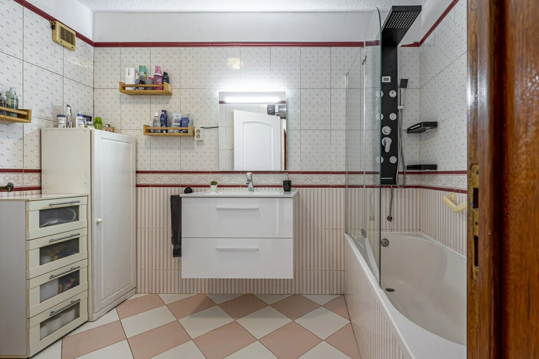Apartamento T4 para Venda em Sines Foto 18