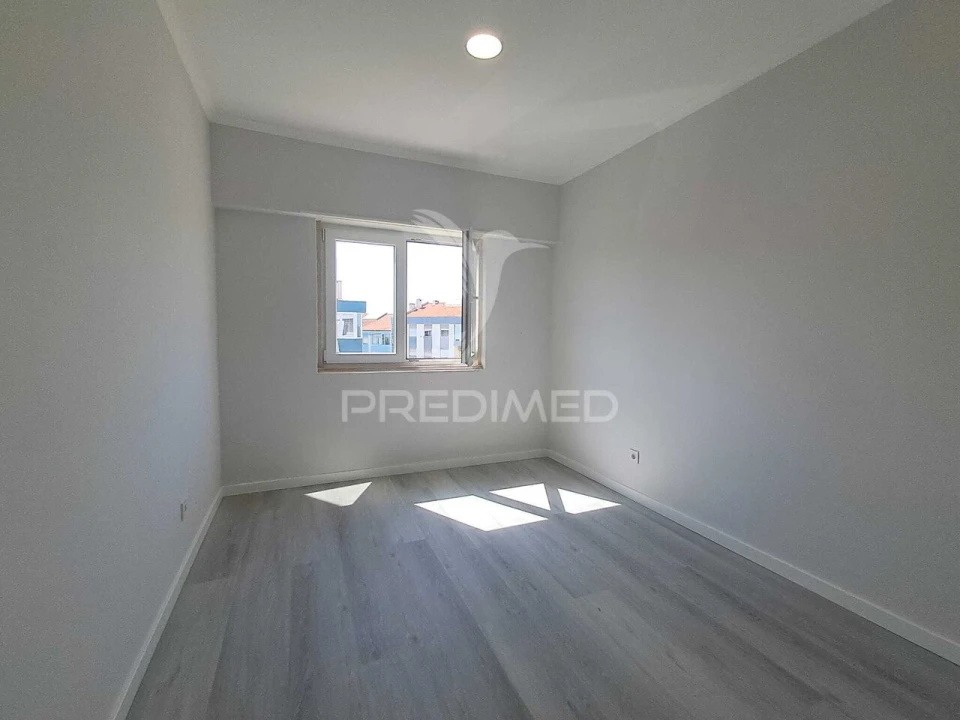 Apartamento T4 para Venda em Amora Foto 21