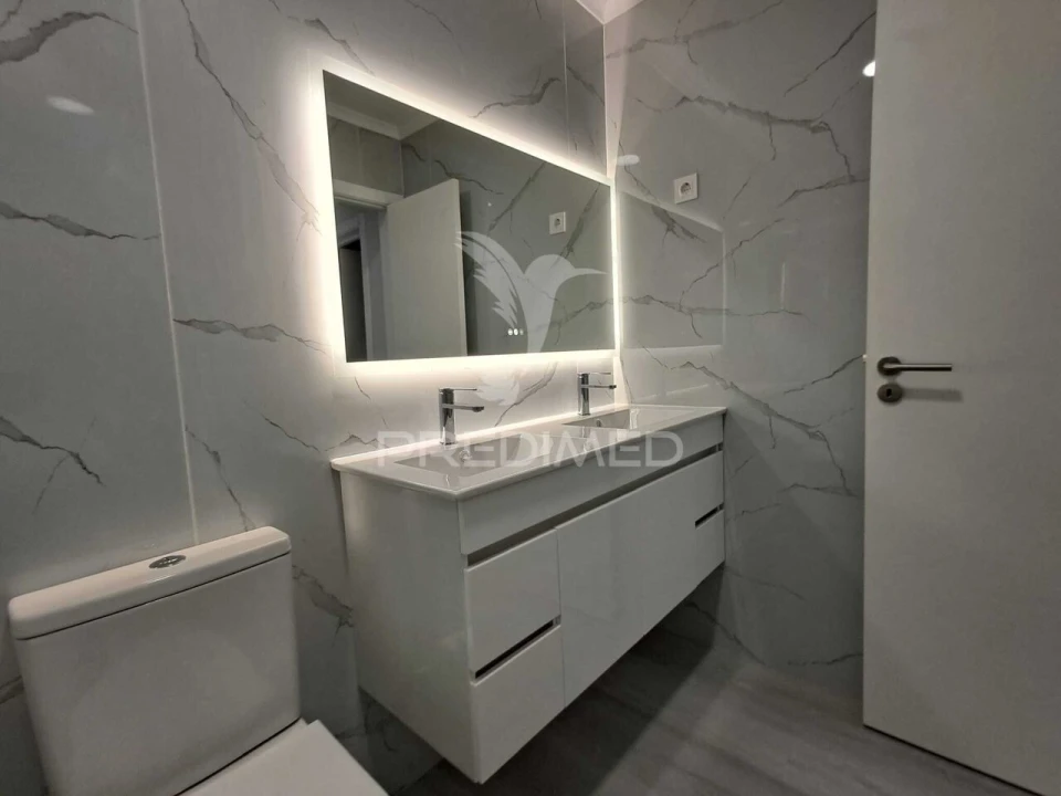 Apartamento T4 para Venda em Amora Foto 24