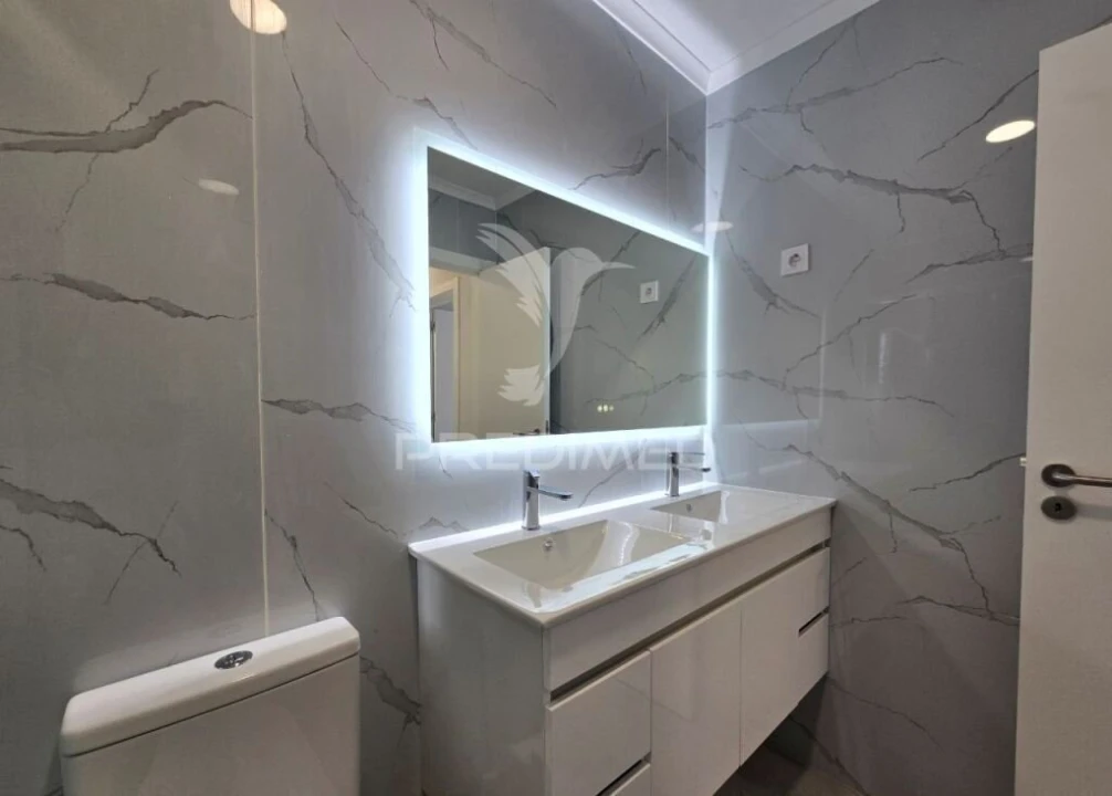 Apartamento T4 para Venda em Amora Foto 14