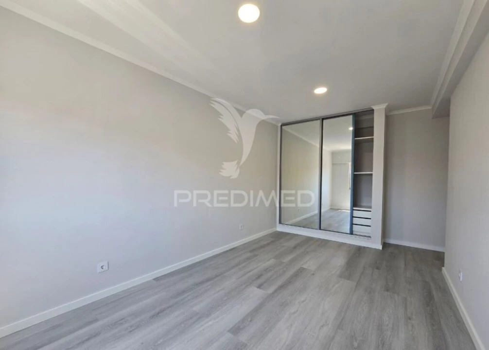 Apartamento T4 para Venda em Amora Foto 12