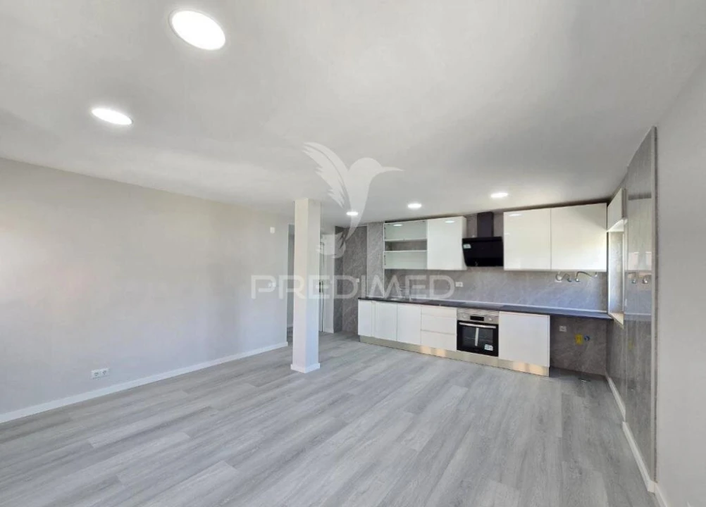 Apartamento T2 para Venda em Corroios Foto 3