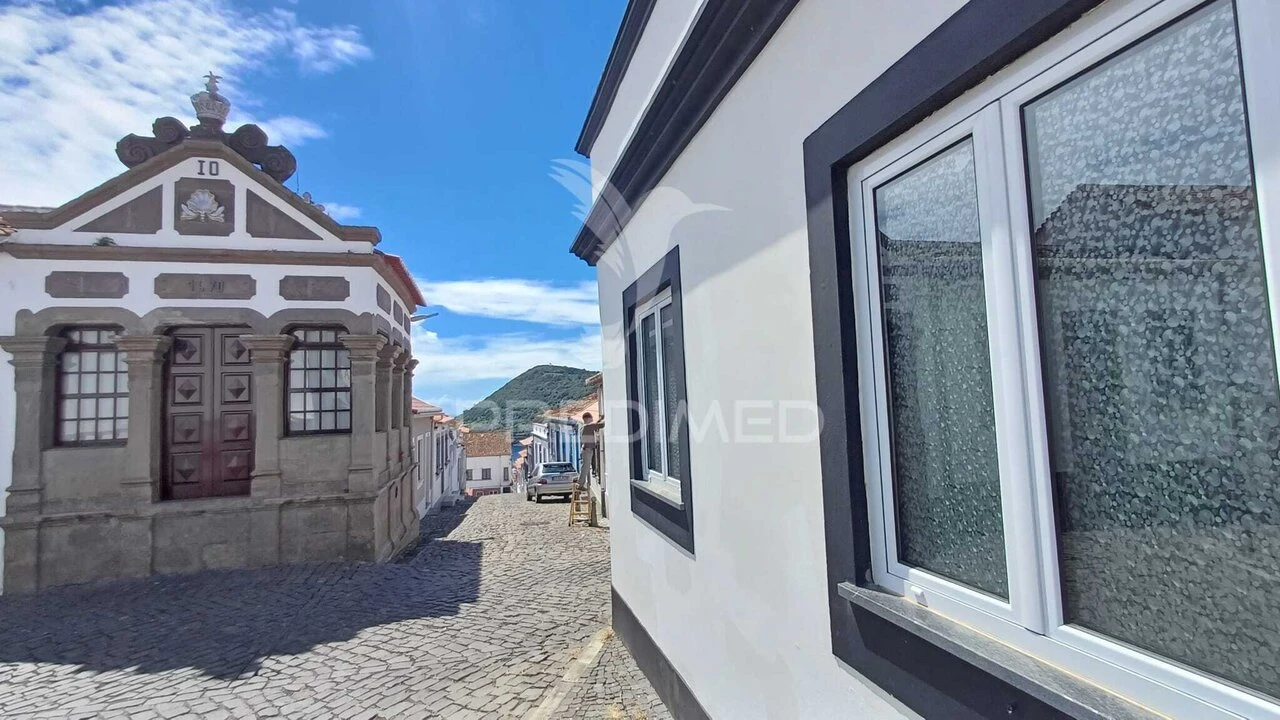 Moradia T4 para Venda em Angra (Nossa Senhora da Conceição) Foto 32