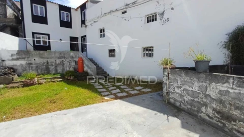 Moradia T4 para Venda em Angra (Nossa Senhora da Conceição)